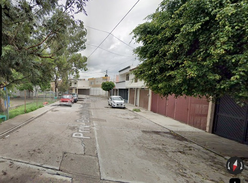 Casa Ubicada En Colonia Colinas Del Río, Aguascalientes. Con 3 Recamaras Y 128m2. Muy Cerca De Universidad Autónoma De Aguascalientes.