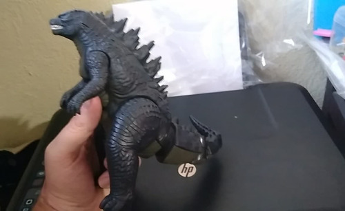 2013 Bandai Toho Godzilla Mov Tail Strike Figure 17 Cms (Usado)