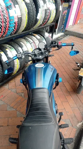 Víctory Bomper 150 De Color Azul Mate Modelo 2023