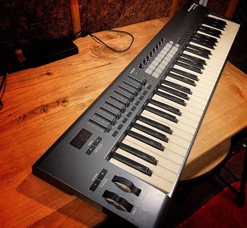 Teclado Midi Usb Novation Launchkey 61 Teclas 