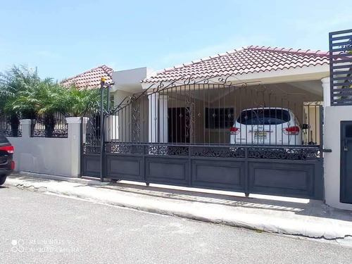 Vende Está Hermosa Vivienda De 1 Nivel Ubicada En Gurabo Con
