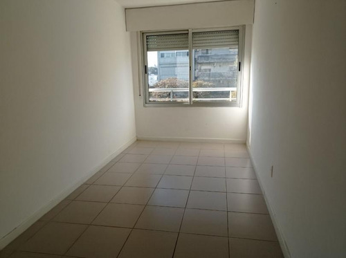 Imagen 11 de 15 de Apartamento Moderno, Y Luminoso Sobre Avenida!!