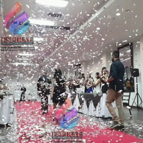 Imagen 6 de 10 de Alquiler Humo, Burbujas, Lanza Confeti, Espuma, Pólvora Fría