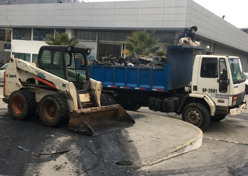 Imagen 1 de 5 de Retiros De Escombros, Demoliciones Limpieza De Terreno Flete
