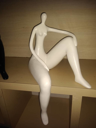 Imagen 3 de 6 de Escultura Ceramica Mujer Piernona Sentada