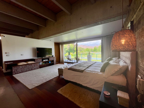 Venta Casa Moderna, Con Orilla Laguna Privada