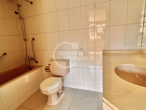 Departamento En Venta De 3 Dorm. En El Golf, Las Condes
