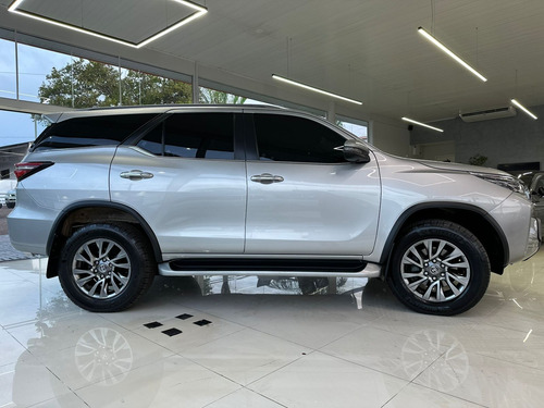 Toyota Hilux SW4 SRX 4x4 2.8 TDI 16V Dies. Aut.