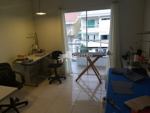 Imagem 21 de 30 de Casa Para Venda No Bairro Ariribá Em Balneário Camboriú, 11 Quartos Sendo 1 Suíte, 5 Vagas, - Ml_28