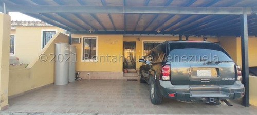 Imagen 29 de 30 de Casas En Venta Urb Privada El Amanecer Cabudare Lara. 3 Habitaciones 2 Baños 2 P/e Cod # 22-663 Katty Vasquez Rentahouse 412-1498654 En Excelentes Condiciones Al Mejor Precio De Oportunidad, Inversion