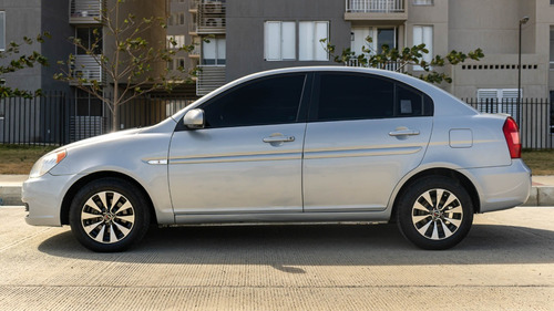 Hyundai Accent 2010 1.4 Gls 4 P