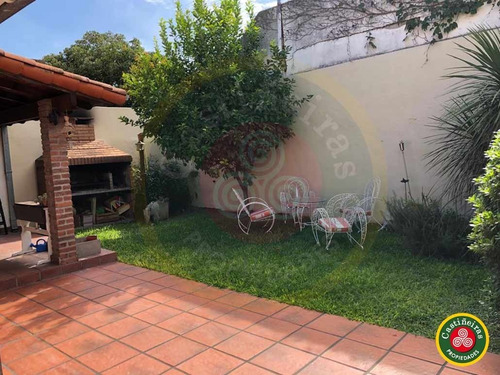 Venta Chalet - Reciclado A Nuevo - 2 Dormitorios - Entrada De Auto - Venta Condicionada !! Permuta !