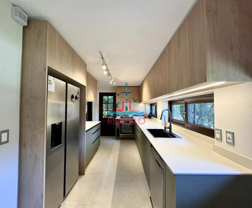Casa De 5 Dormitorios En Venta Punta Del Este