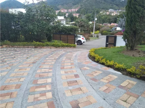 Rhbr-12357 (casa) 2 Niveles (el Retiro, Circunvalar)