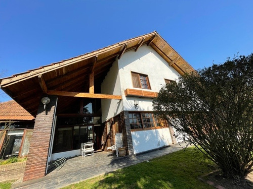 Imagen 2 de 14 de Retasada! Venta Casa En La Martona 6 Ambientes Sobre 2 Lotes