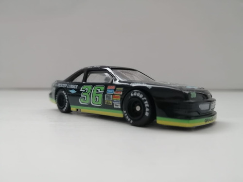 Racing Collectables #36 Kenny Wallace 1:64 Negro (Usado)