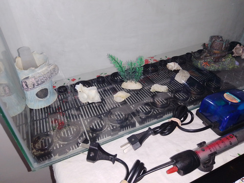 Acuario De 70x35x20 Aprox. Con Accesorios Incluidos Cristal (Usado)