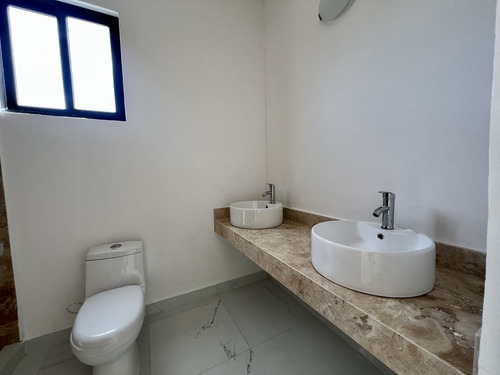 Casa En Venta En Morera, Cholul, De 4 Habitaciones Con Alberca