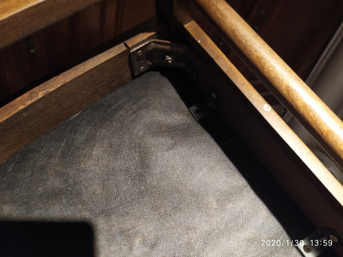 Silla Estilo Thonét Tipo Bar Con Asiento Tapizado