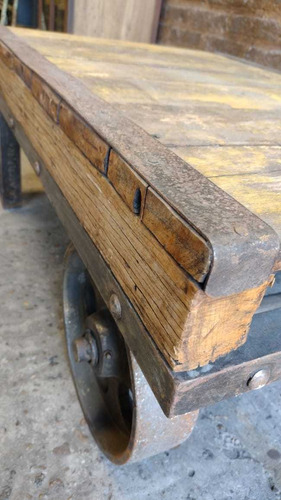 Imagen 5 de 9 de Mesa Ratona Estilo Industrial Ruedas Grandes Hierro Madera