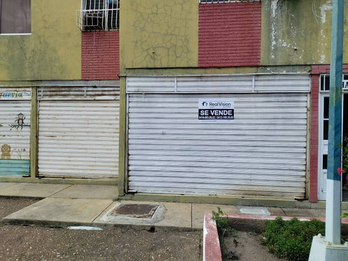 Se Vende En Precio De Oportunidad Local Céntrico A Pie De Calle En Los Edificios El Chaparral De La Ciudad De Anaco. (a.p)