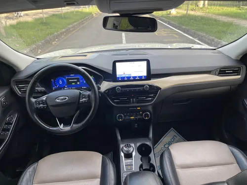Ford Escape 2.500 Titanium híbrida