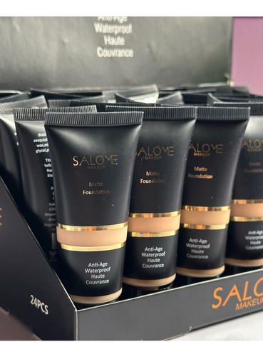 Base Salome Matte Foundation 