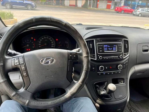 Hyundai Starex 2.4 12 Pasajeros Mt