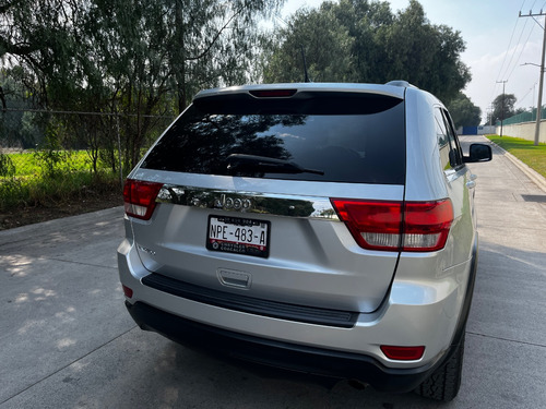 Jeep Grand Cherokee Laredo V6 4x2 At