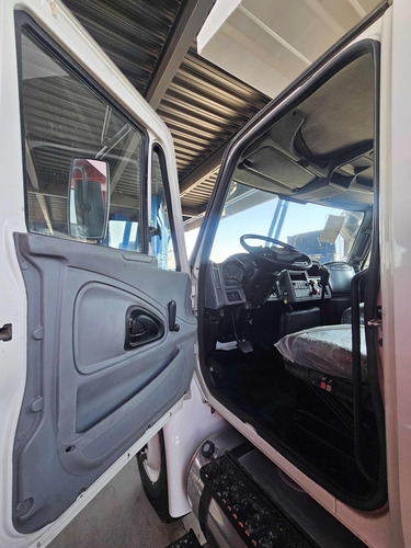 International 4300 Modelo 2014 Volteo Nuevo 7 Metros