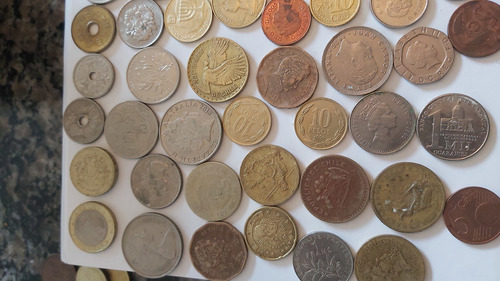 Vendo Moedas De Vários Países Uma Verdadeira Diversidade