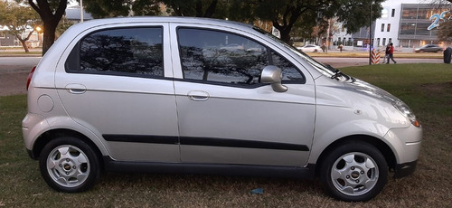 Chevrolet Spark Full. Permuto/financio.