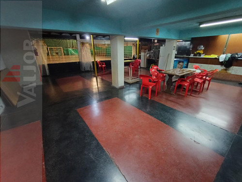 Edificio Comercial - Club/centro De Deportes Con Canchas De Futbol 5, Squash (en Terraza Preparado Para 2 Canchas De Pádel/tenis)
