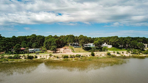Casa 3 Dormitorios En Laguna Del Sauce, Punta Ballena
