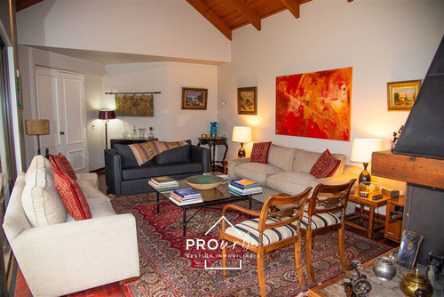 Casa En Venta De 6 Dorm. En Lo Barnechea