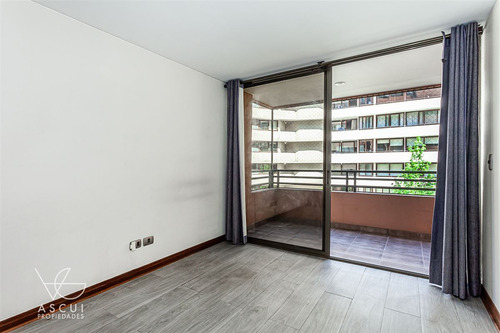 Amplio Departamento En Venta De 3 Dorm. En Las Condes