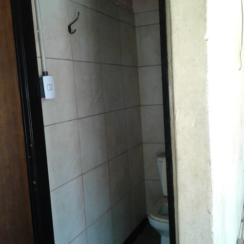 Local Sobre Arias Al 2800 Castelar Norte Esquina 94m2 Espectacular
