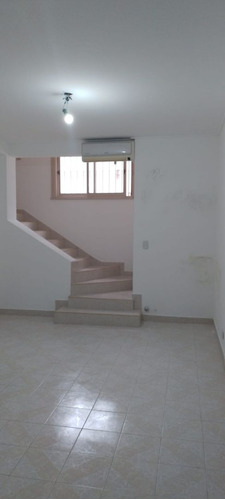 56 Entre 13 Y  14. Depto En Alquiler 1 Dormitoi Con Patio