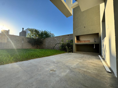 Venta De Duplex Prados De Manantiales 2 Dormitorios
