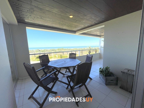 Excelente Precio, Dpto. En Primera Linea De Playa Brava - 3 Dorm. + Dependencia