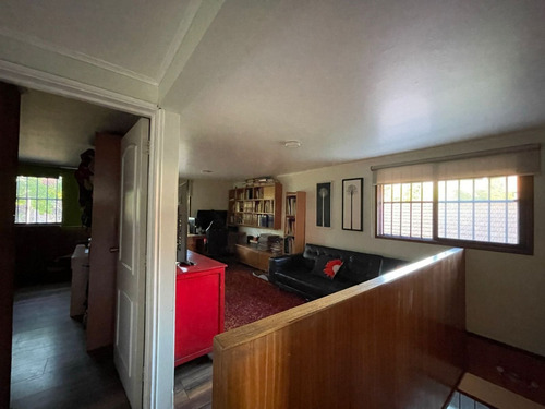 Amplia Casa En Las Condes - Calle Lolco. 228/ 258 Mt2
