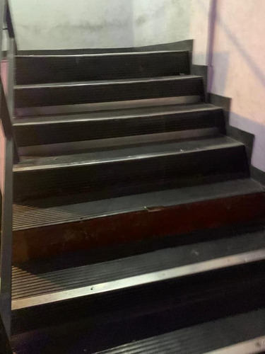 Imagen 2 de 5 de Local 450m² En Galería Naonis - Ramos Mejia