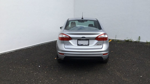 Imagen 10 de 15 de Ford Fiesta 4 Puertas