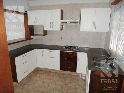 Imagen 7 de 23 de Casa Venta Barrio Gamma, 3 Dormitorios, 2 Baños, Cochera Y Jardín