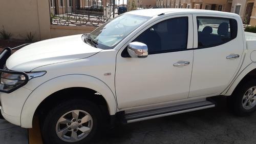 Mitsubishi L200 2.4 Cabina Doble 4x2 Mt