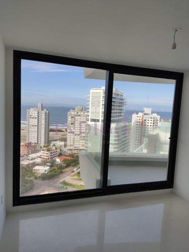Imagen 5 de 16 de Apartamento En Artower, 1 Dormitorios, 1 Baños Muy Buen Vista Y Iluminación - Punta Del Este Chiverta
