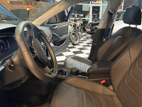 Imagen 18 de 25 de Volkswagen Vento 2021 1.4 Highline 150cv At No Passat Hybrid