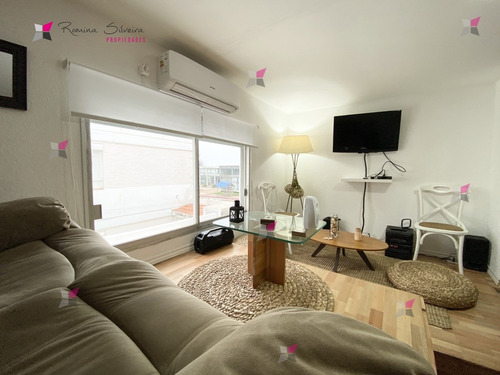 Venta Apartamento En Peninsula, Monoambiente Reciclado- Ref: 9645