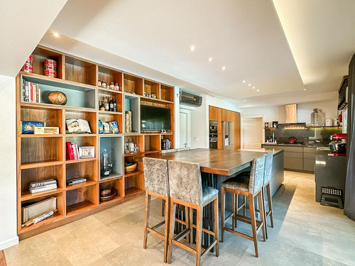 Excelente Casa Con Impecables Detalles En La Concepción Lujan