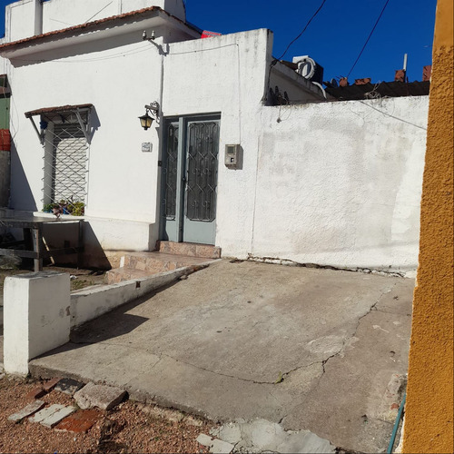 Casa Dos Dormitorios Con Cochera,con Renta, En Belvedere